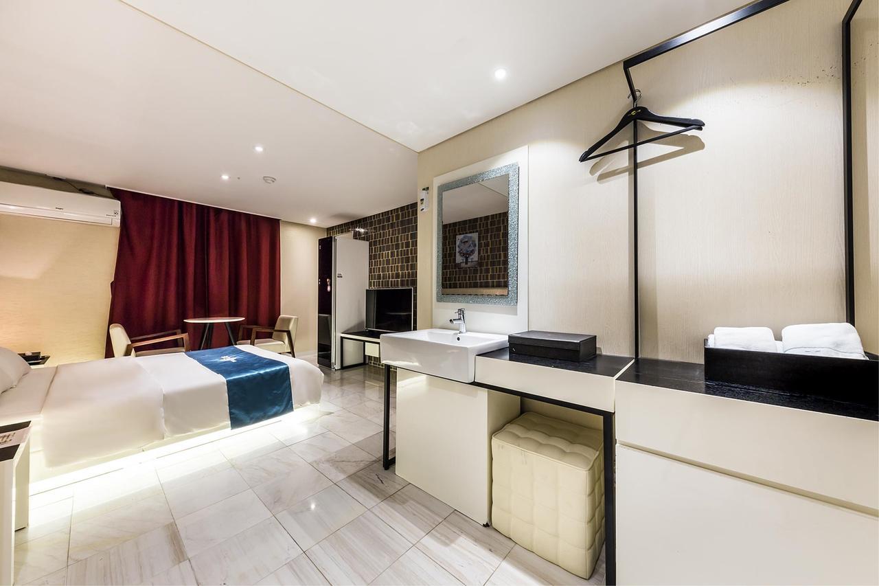 Cheonho Hotel The Blue Сеул Екстер'єр фото